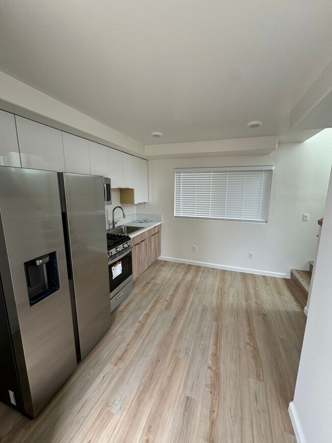 Photo - 6709 Del Playa Dr Unidad A