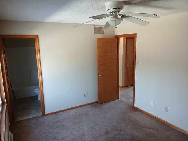 Photo - 3 bdrm, 2.5 bath, 2 car garage House For Rent