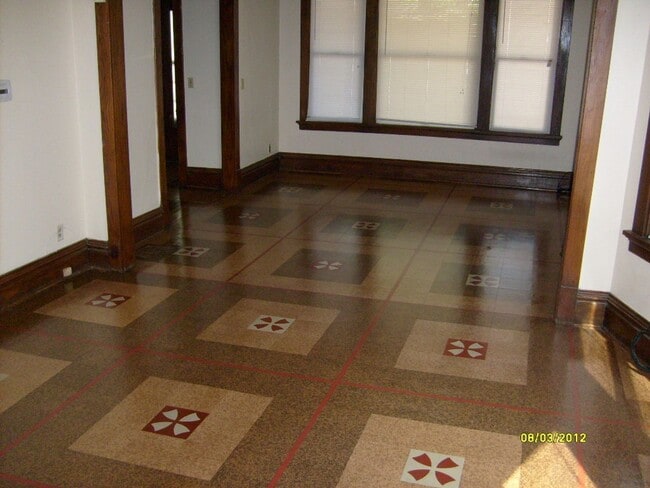 Photo - (518) - 819-821 E. Gorham Street Unidad 821