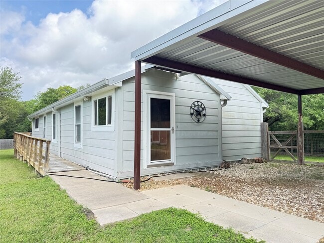 Photo - 879 Christmas Rd