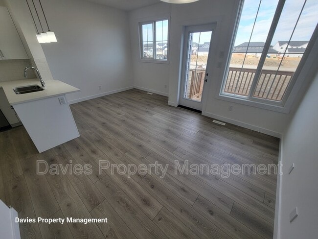 Photo - 7110 Keswick Dr SW