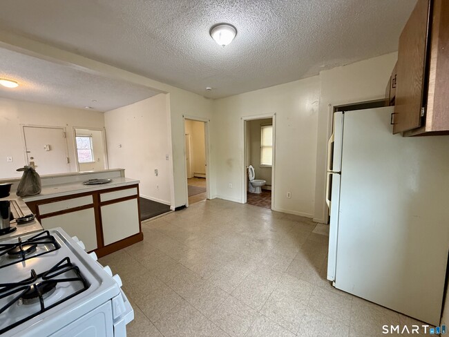 Building Photo - 132 Locust St Unit 16
