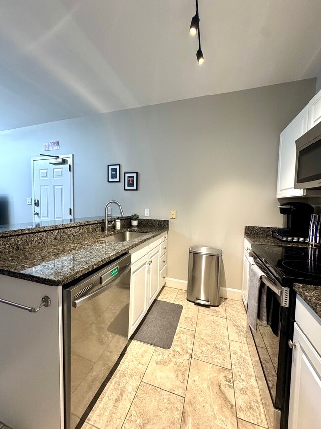 Kitchen - 1700 Clinch Ave Unit #104