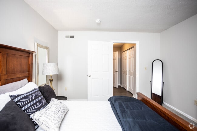 1BR, 1BA - 724 SF