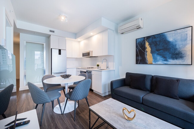 Building Photo - 1373 Av. Argyle