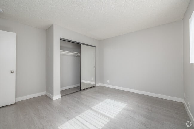 1BR, 1BA - 600SF - Bedroom