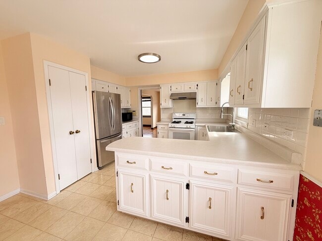 Photo - 4220 Oakton St