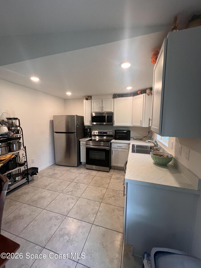 Photo - 567 Poplar St SE