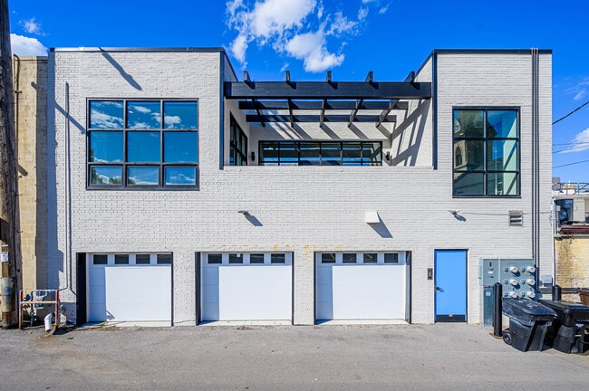 Building Photo - 423 W College Ave Unit 201