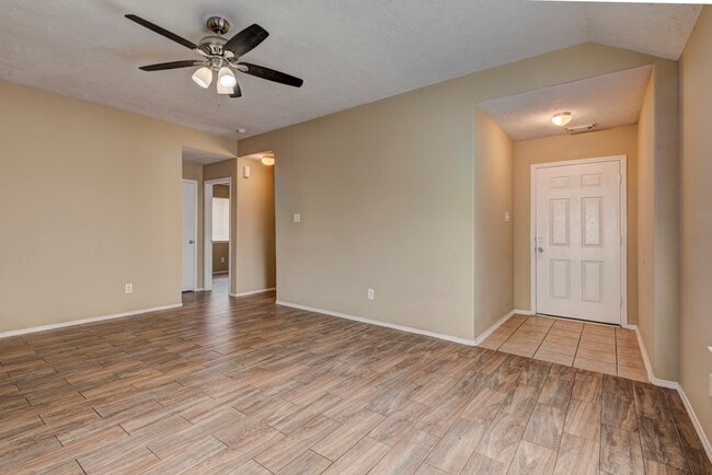 Photo - 1402 Sycamore Leaf Way