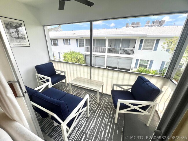 2211 NE 67th St Unit 1124
