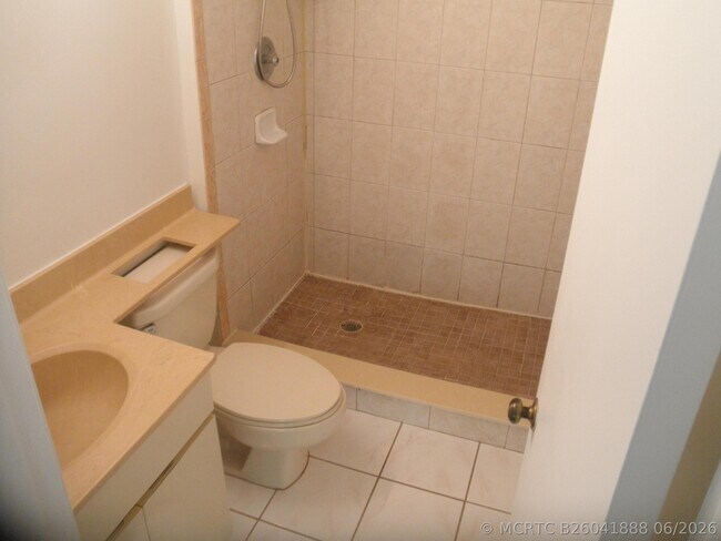 3896 Victoria Dr