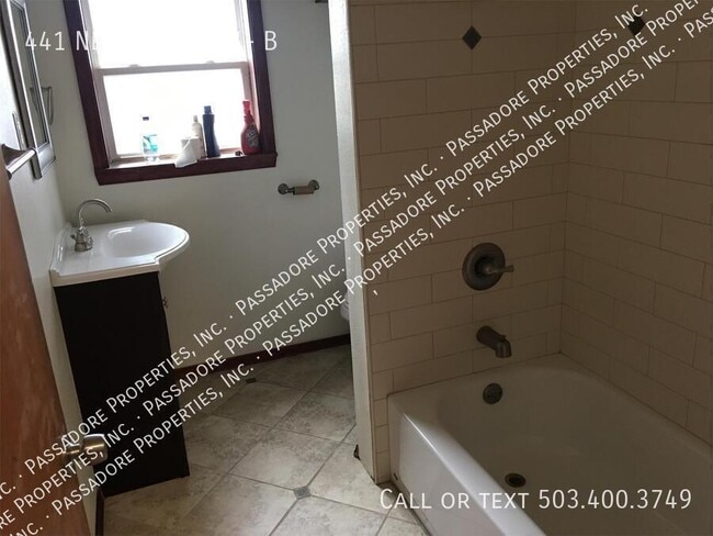 Photo - 441 NE Adams Ave Unit B