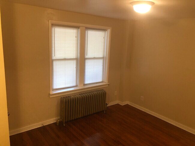 560 Park Ave Unit 560-1