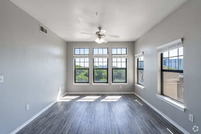 2BR, 2BA - 944SF - Living Room