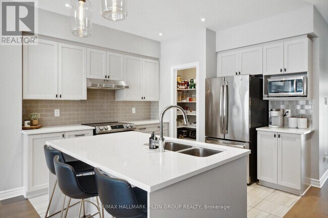 Photo - 358 Rainrock Cres