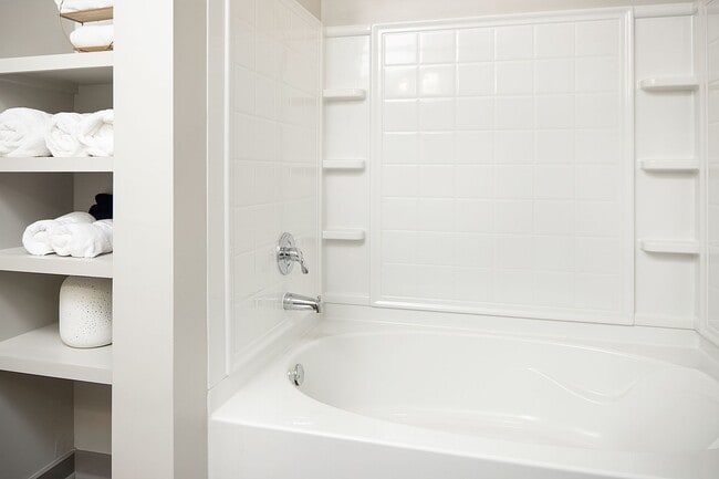 One White Oak Apartments