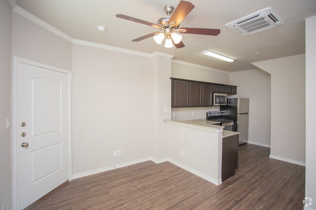 1BR, 1BA - 650SF - Designer One