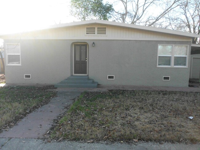 1339 - 1339 Unidad Front house