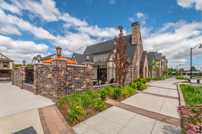 Building Photo - The Villas at Amberglen West Rental