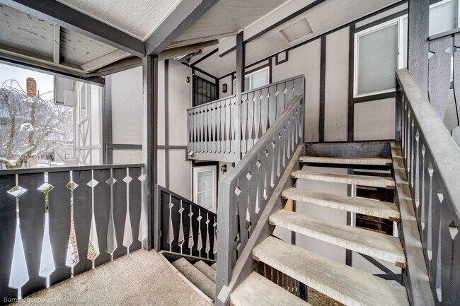 Photo - 102 E Weile Ave