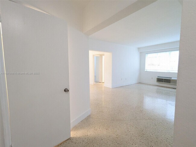 Photo - 6930 Rue Vendome Unit 4