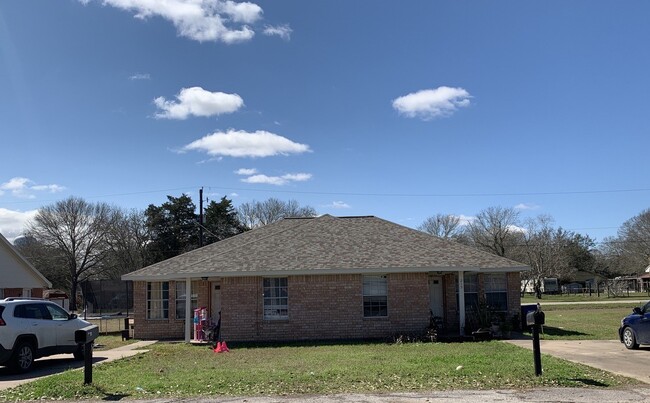 Building Photo - 208 Hunters Ln Rental