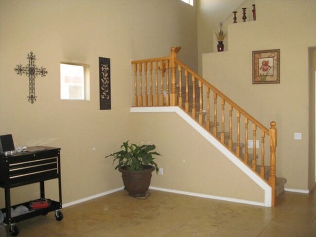 Photo - Beautiful three bedroom plus den/loft, 2.5 bath upgraded home In West Phoenix Close to I-10 & 101