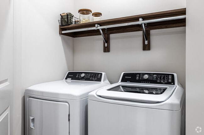 1BR, 1BA - 826SF