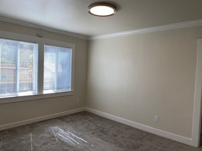 122 Nueva Ave Unit B