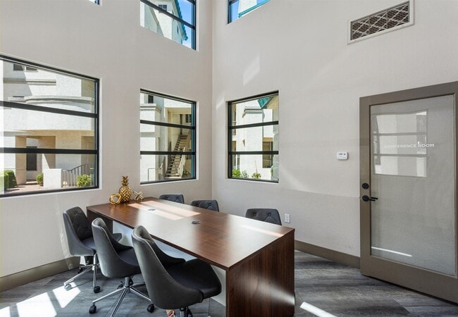 Photo - The Met at 3rd and Fillmore