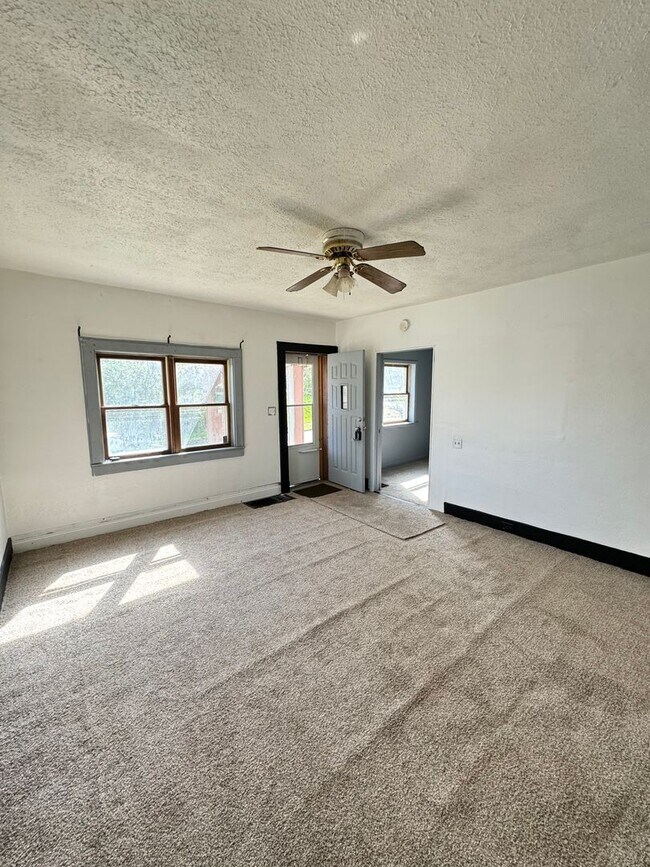 Photo - 3 Bedrooms, 2 Bath Home in South Bend IN