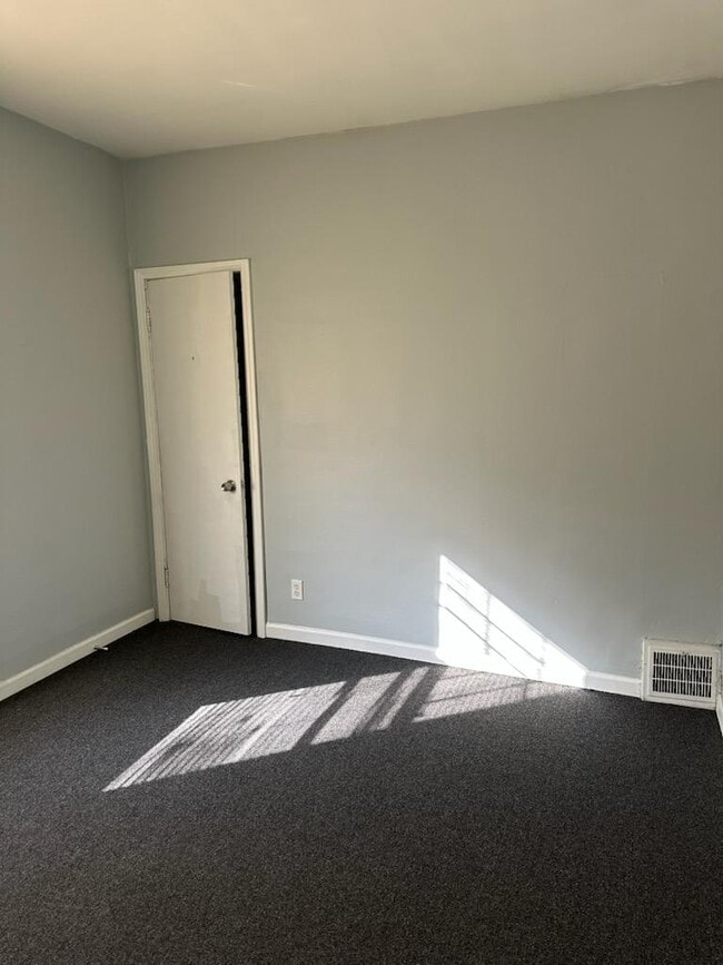 Photo - 8104 Force Ave