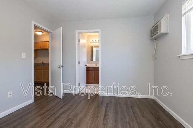Photo - 4806 Saddlebrook Ln Unit Apt 13