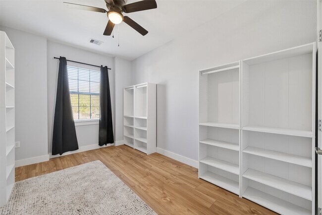 Photo - 10021 Alfred Ln Unidad A