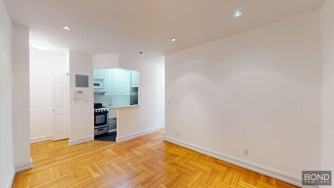 Building Photo - 440 E 78th St Unit 4H Rental