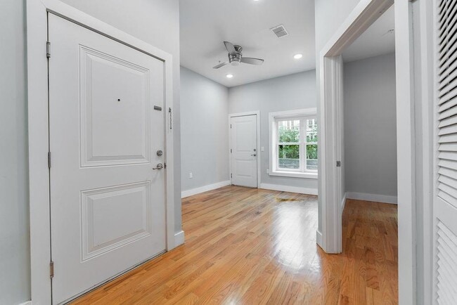 Building Photo - 62 Newkirk St Unit 3C