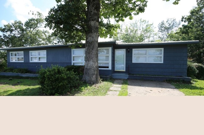 Photo - 2816 8th St NE