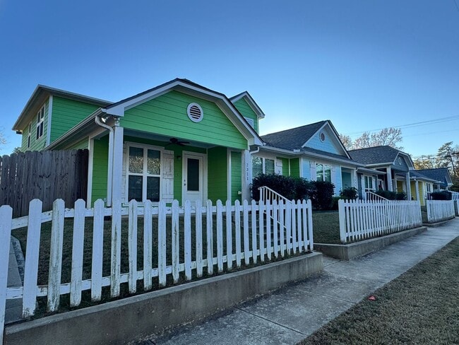 2311 Airline - 2311 Airline