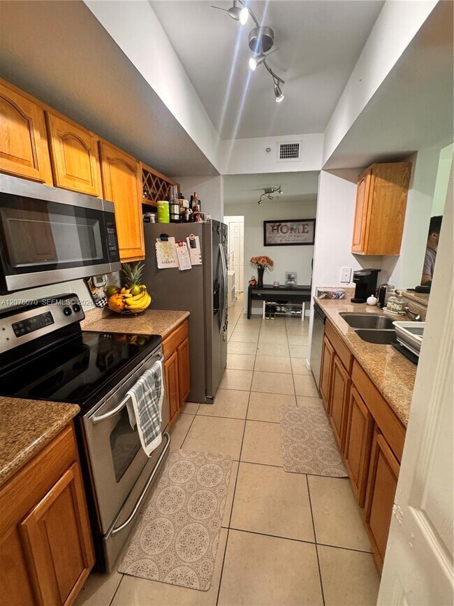 4242 NW 2nd St Unidad 808