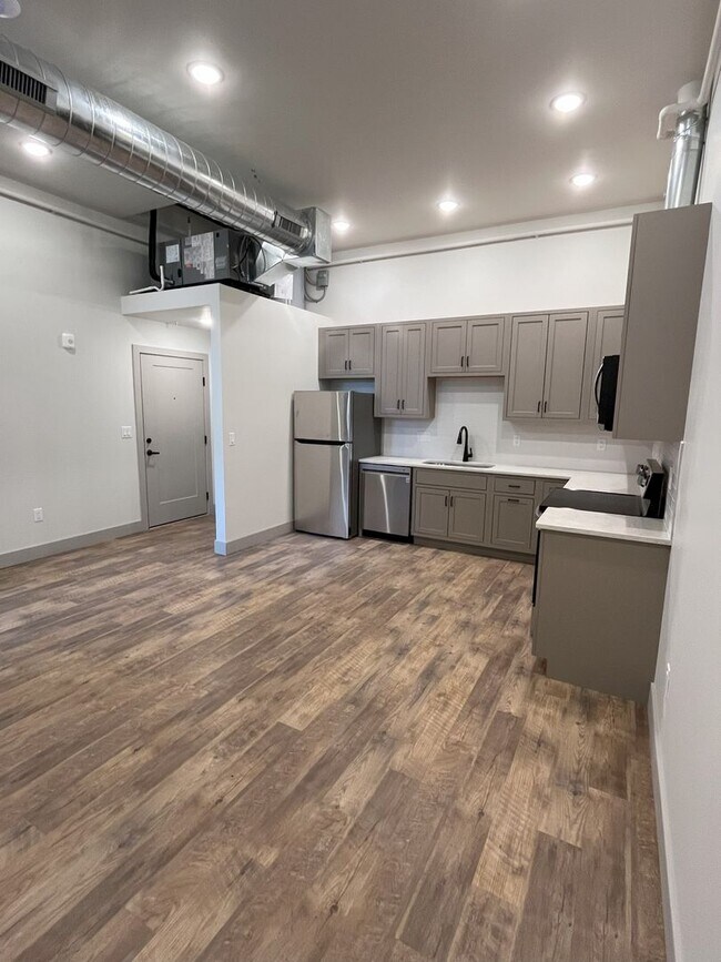 Photo - 12 E Main St Unidad 203