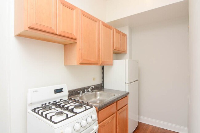 4752 N Paulina Unit 701