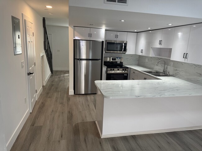 Photo - 1543 W 42nd St