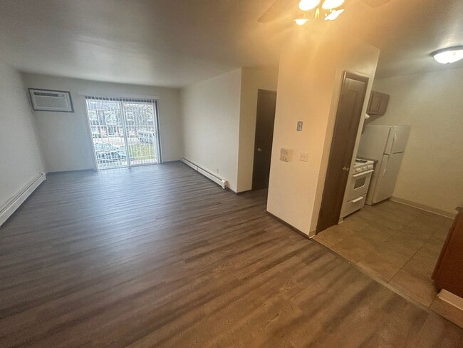 Photo - Colony Court Apartments LLC