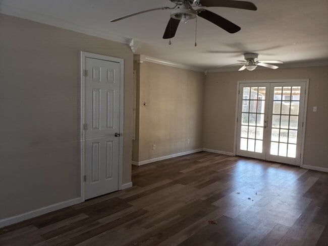 Photo - 805 Lamar St