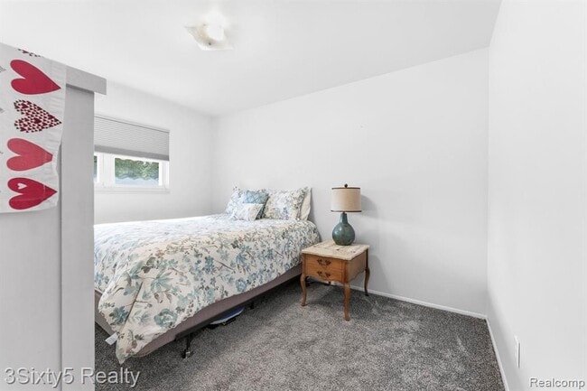 Photo - 5048 Glenis St
