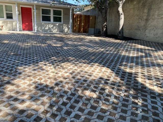 Brand New Paved Front Yard with Parking off street - 2823 Hermosa Ave Unidad 2823A