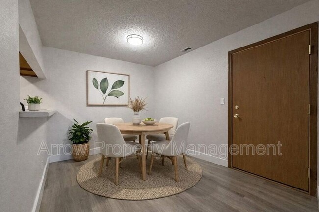 Building Photo - 2384 N 44th St Unit 22