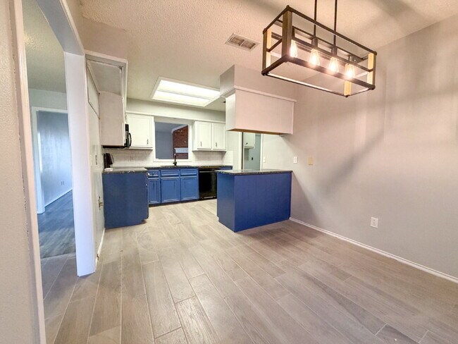 Photo - Charming 3/2/2 Located on a Cul-de-sac in South Lubbock.