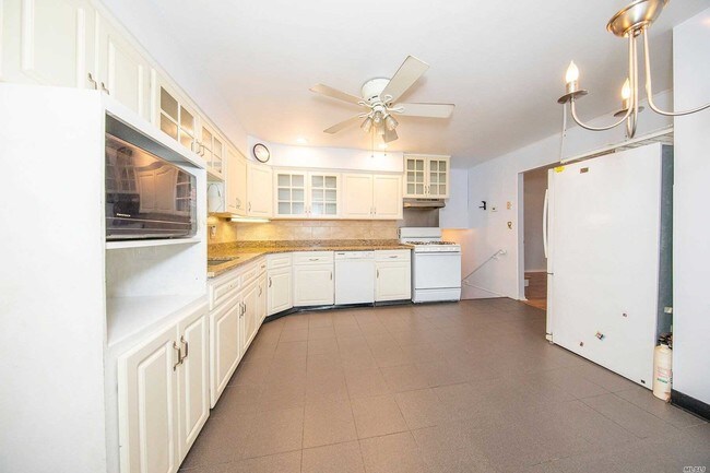 Photo - 120 W 15th St